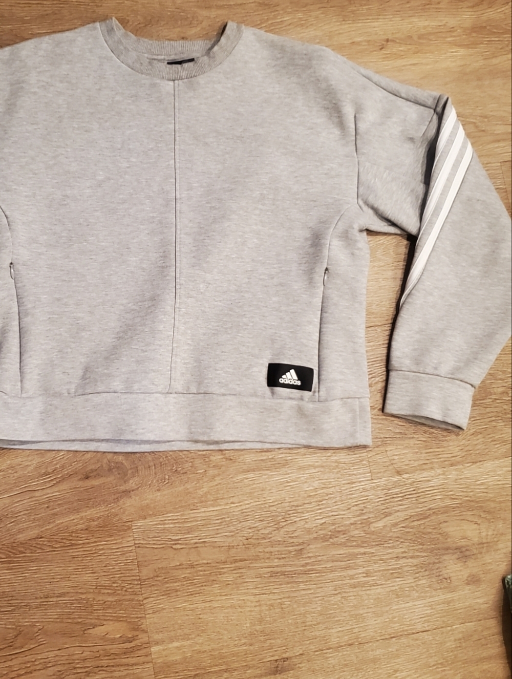 Adidas Crewneck 🩶🤍